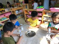 月儿圆圆，月饼甜甜 ——崇真幼儿园中二班家长进课堂活动