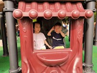 【精彩瞬间】大家一起滑滑梯