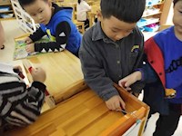 【教学内容】新玩具——磁铁