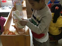 【精彩瞬间】生活区学榨汁