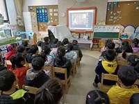 【精彩瞬间】学习古法造纸