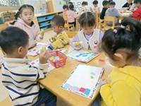 【教学内容】美术：彩色玻璃