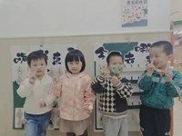 【教学内容】美术：甜甜的棒棒糖