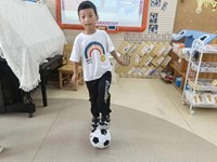 【精彩瞬间】一起踢足球