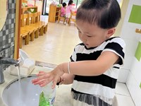 【精彩瞬间】我会自己洗手哟！